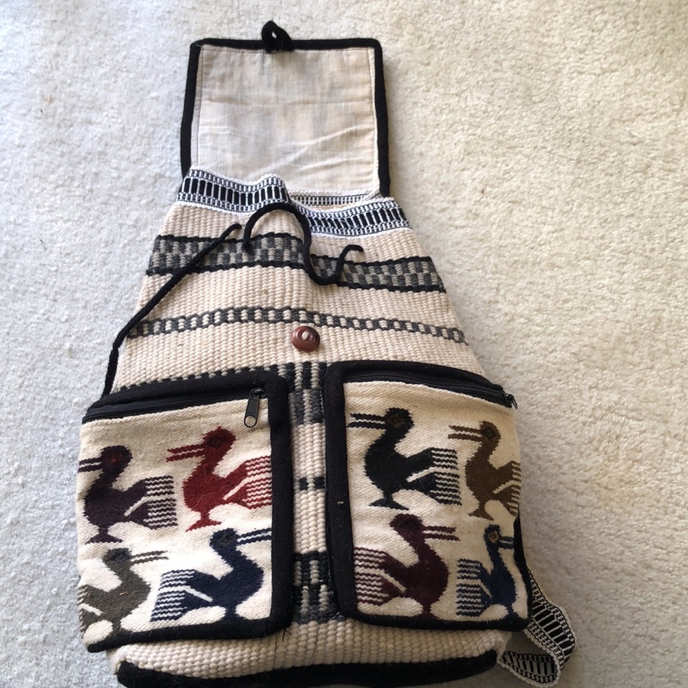 Handcrafted wool Peruvian backpack - Picture 3 of 4
